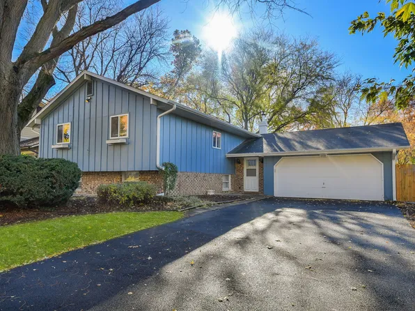 1008 Brentwood Pl, Geneva, IL 60134