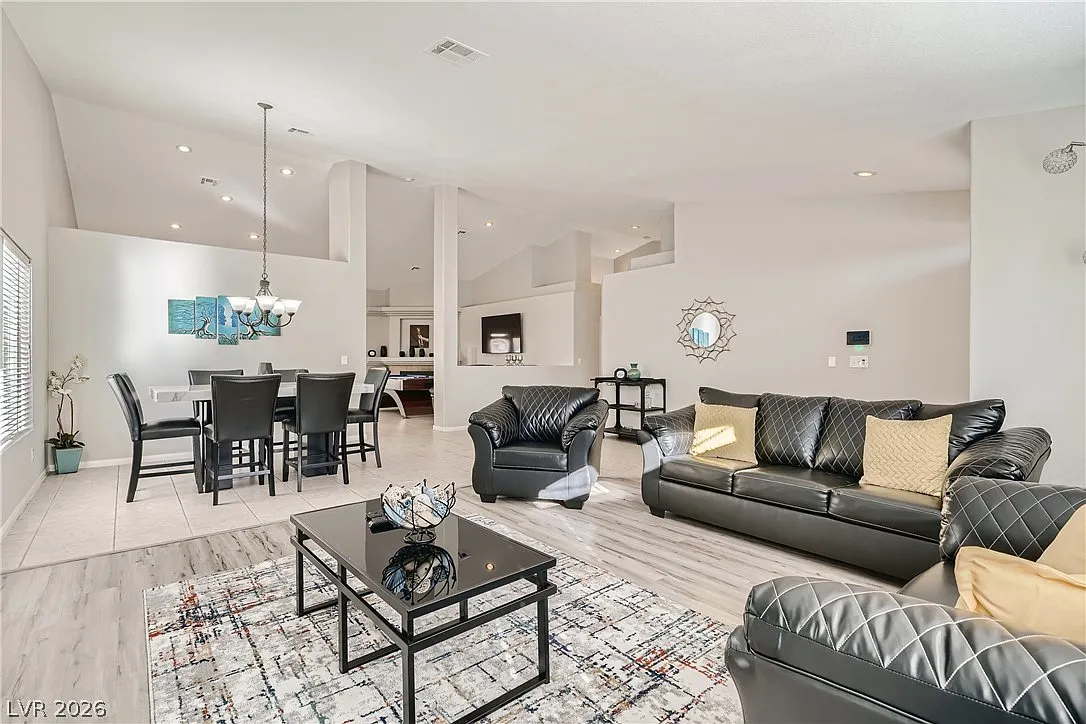 3 bed, 2.0 bath, 2176 sqft, $3,750 — Photo 4