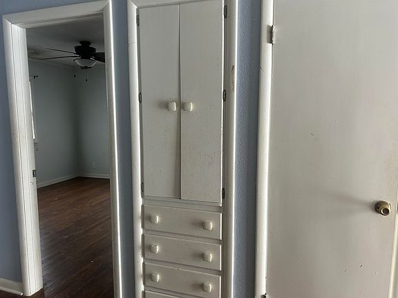 5th image of 211 E South St