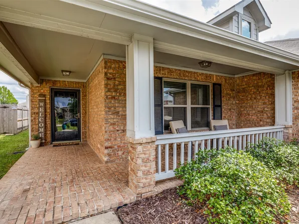 2811 Grandview Dr, Grand Prairie, TX 75052