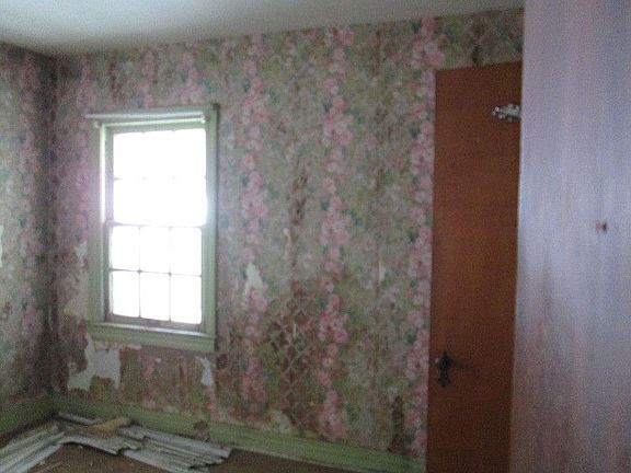 5th image of 2409 NE 27th St