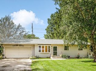1212 Crystal Dr, Machesney Park, IL 61115