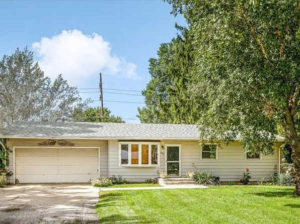 1212 Crystal Dr, Machesney Park, IL 61115