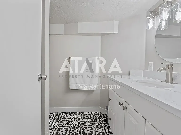 724 E Wilson Ave — Photo 37