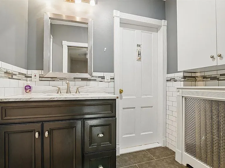 112 E Brown St — Photo 8
