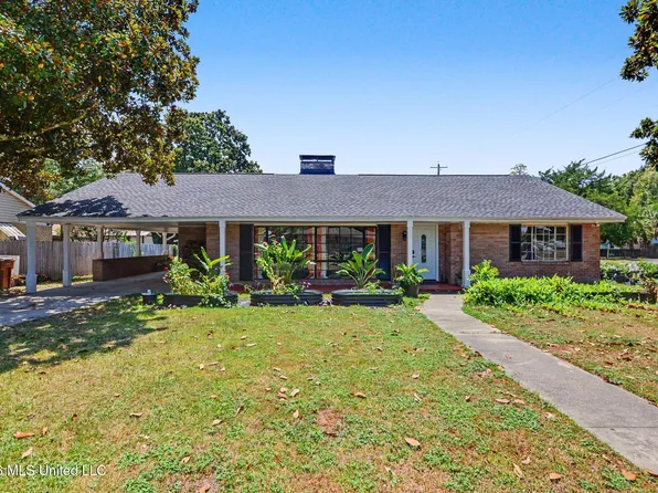 1095 Columbus St, Biloxi, MS 39530