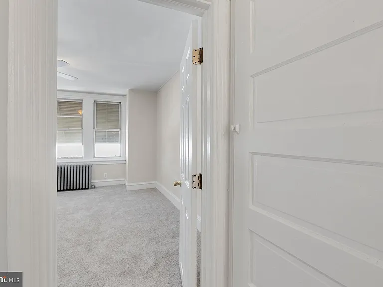 2323 E Cambria St — Photo 23