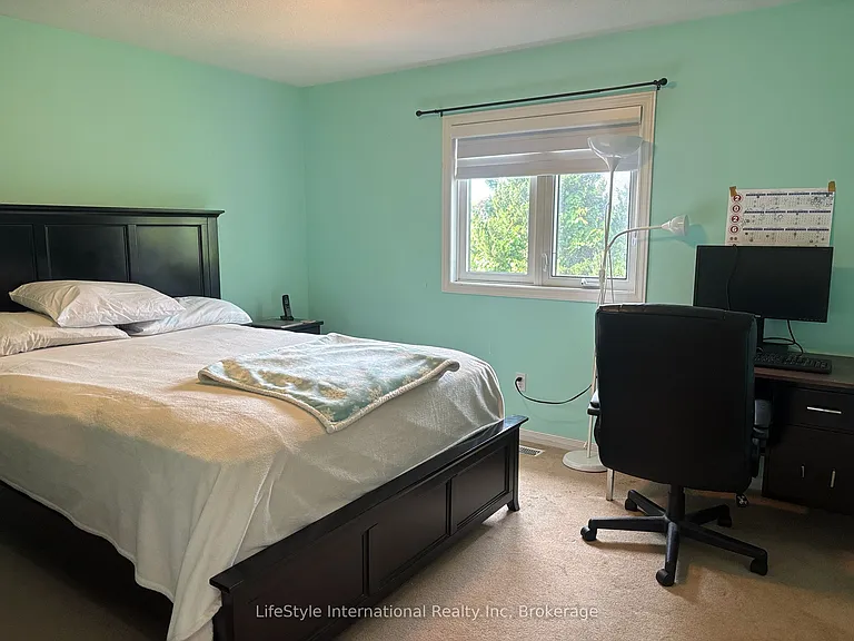41 Camm Cres — Photo 18