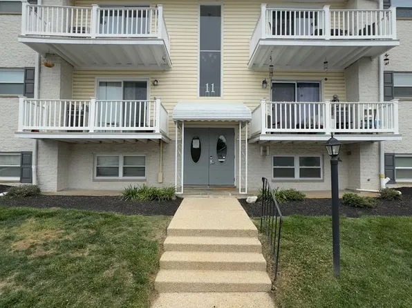 11 Warren Lodge Ct APT B, Cockeysville, MD 21030