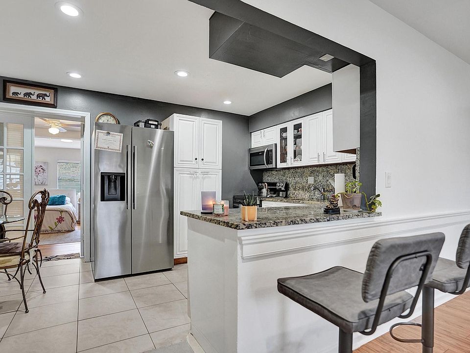 1st image of 415 W Palm Street