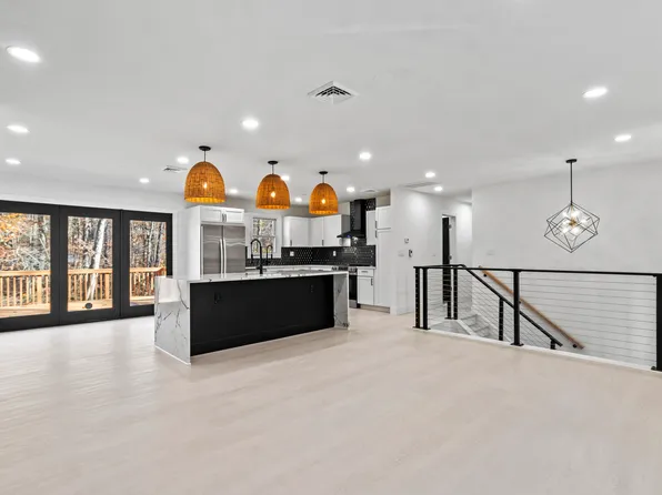 112 Hart Road, Guilford, CT 06437
