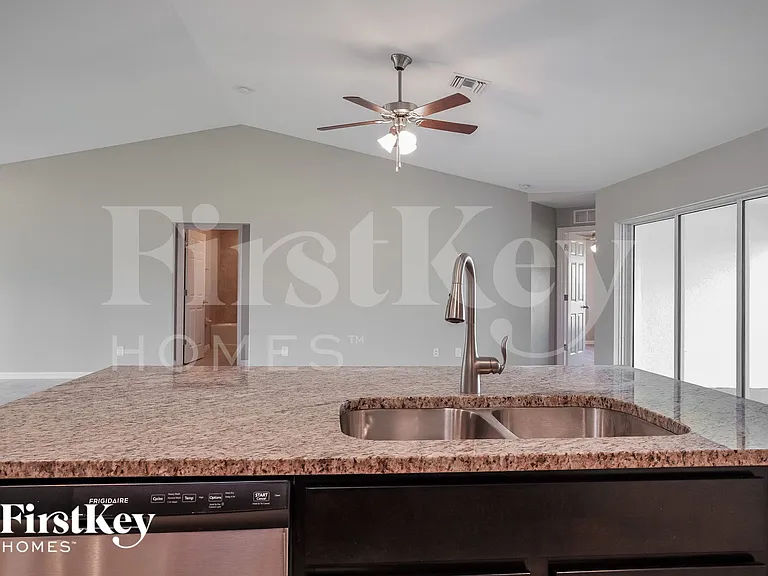 1139 SW 29th St — Photo 6