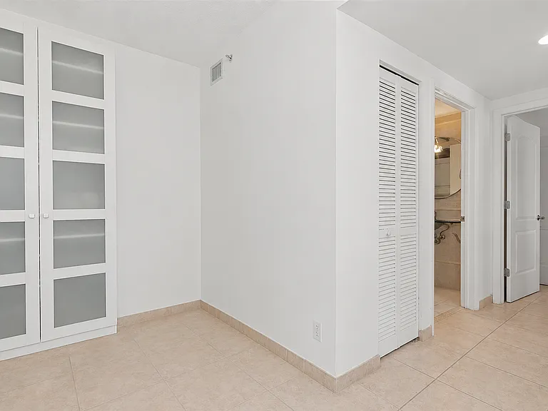 110 Washington Ave — Photo 7