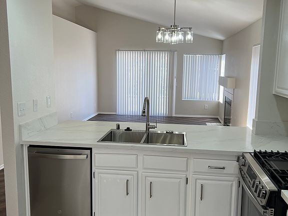 5th image of 2145 Waterside Dr
