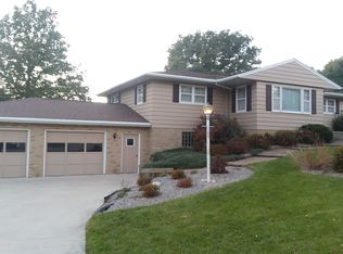 13828 Rengel Dr, Bloomington, IL 61705