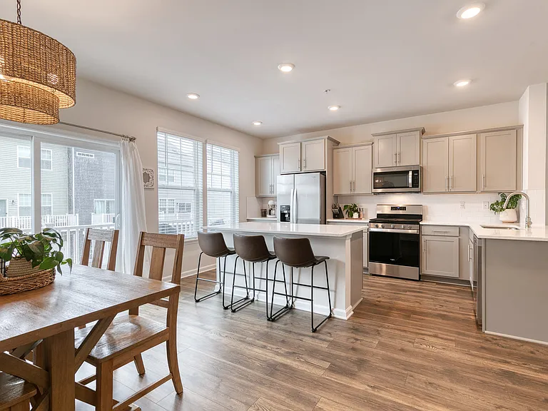 2050 Hinshaw Dr — Photo 24