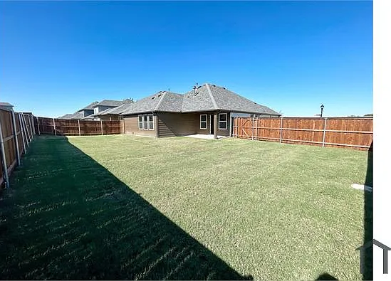 740 Fencerow Trl — Photo 17