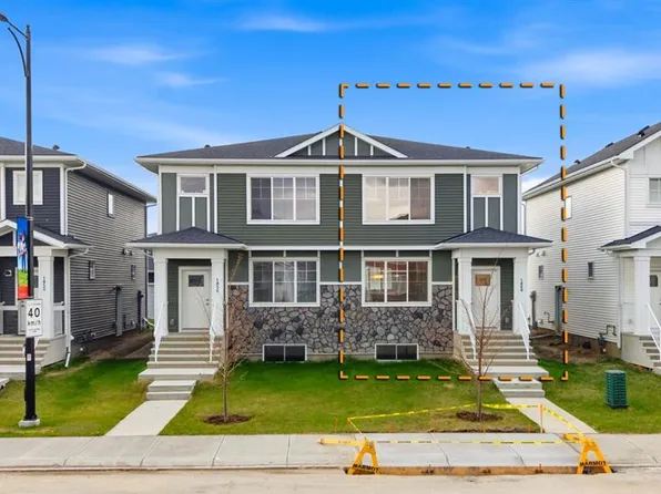 1060 W Lakeview Dr, Chestermere, AB T1X 2T3
