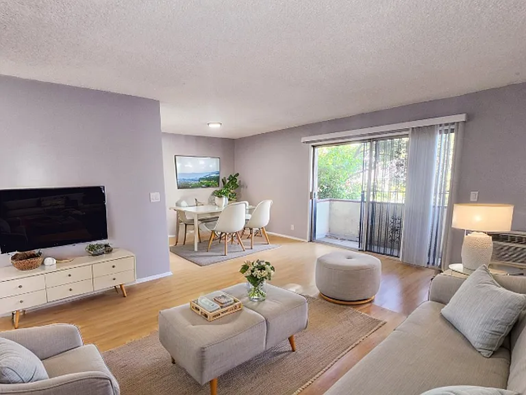 425 N Hobart Blvd — Photo 45