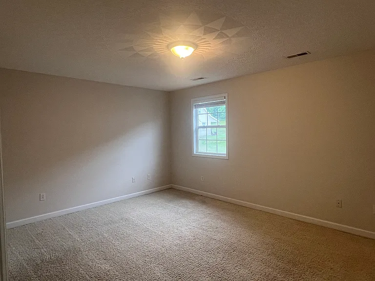 109 Estate Ln — Photo 13