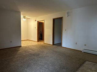 128 1st Ave NW #3, Faribault, MN 55021