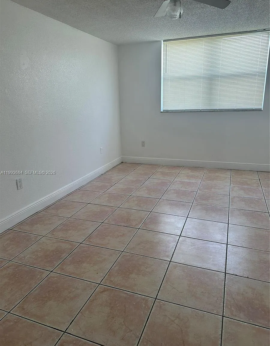 Bayview Palms Condo — Photo 2