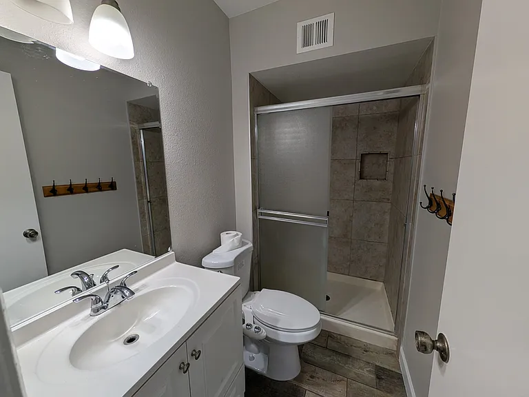 624 N Santa Barbara #3 — Photo 12