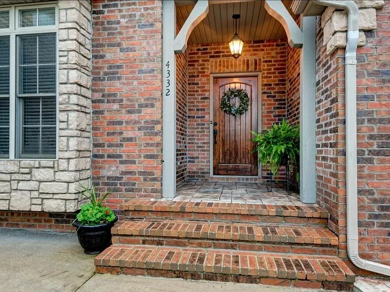 4332 E Ambrose Dr — Photo 8