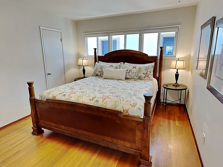 3712 Riviera Dr — Photo 4