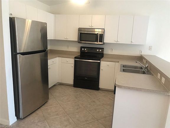 4th image of 541 SE 6th Ave #543