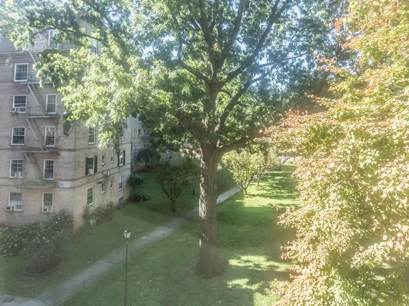 51-28 30th Avenue image 9 of 21