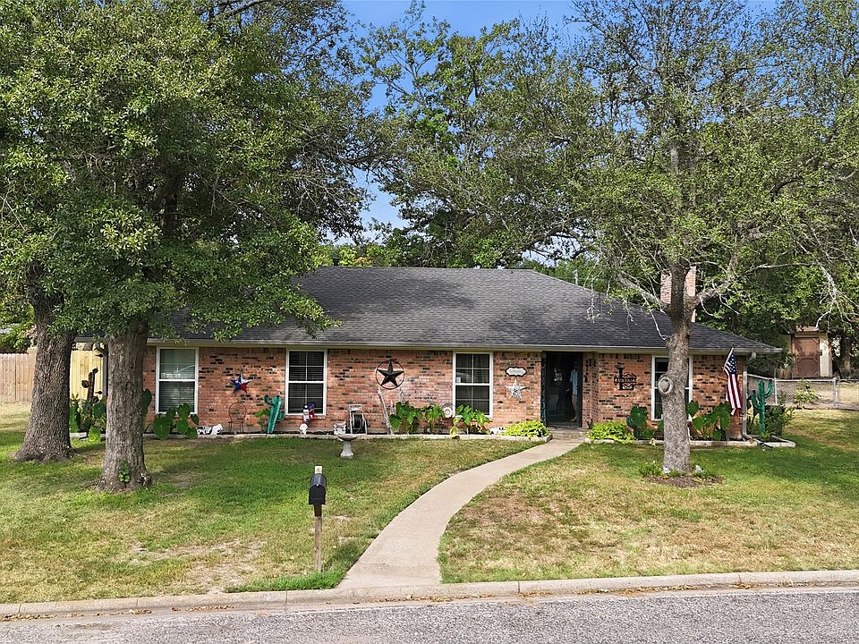 1st image of 3016 Arapaho Rd