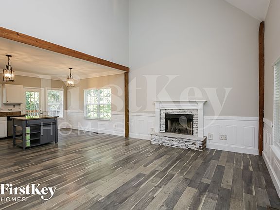 3rd image of 3518 Point View Dr