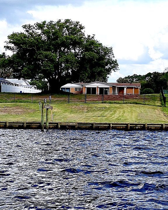 1st image of 239 River Dr E