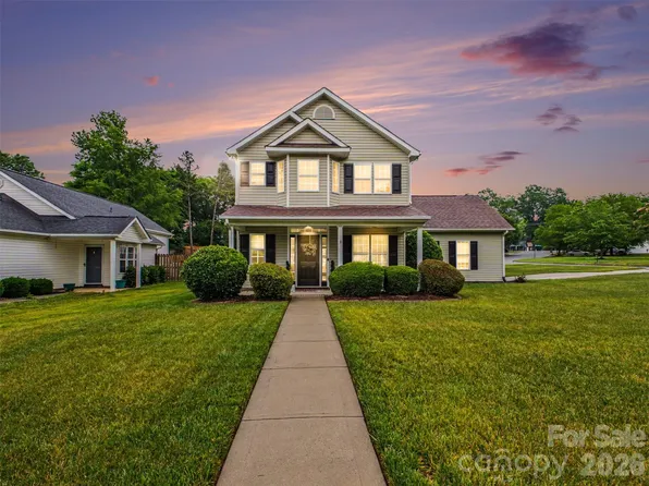 2243 Oakhurst Ct, Kannapolis, NC 28081