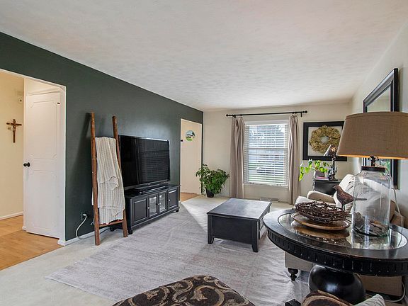 3rd image of 1843 Crabtree Ln
