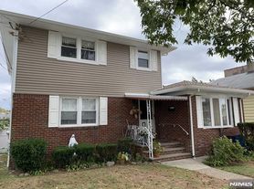 256 Farnham Ave, Lodi, NJ