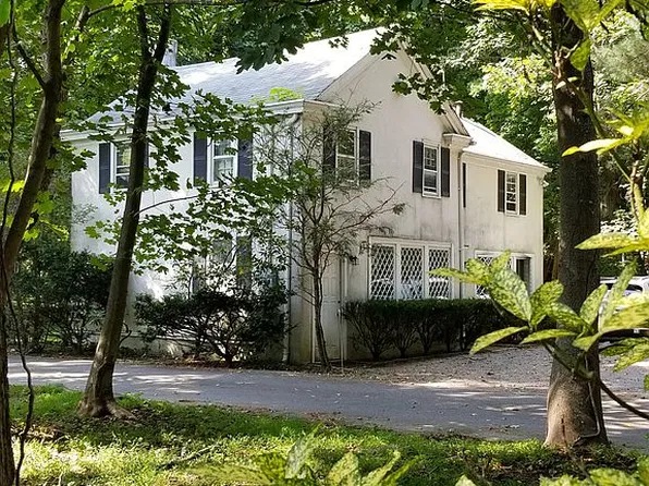 53 Clock Tower Ln, Old Westbury, NY 11568