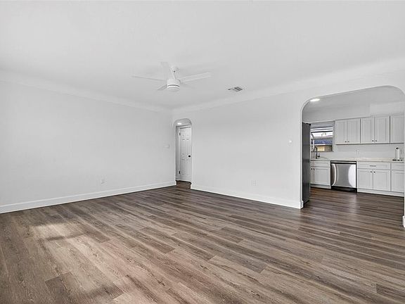 3rd image of 211 89TH AVENUE N