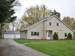 7127 Old Spring St, Racine, WI 53406