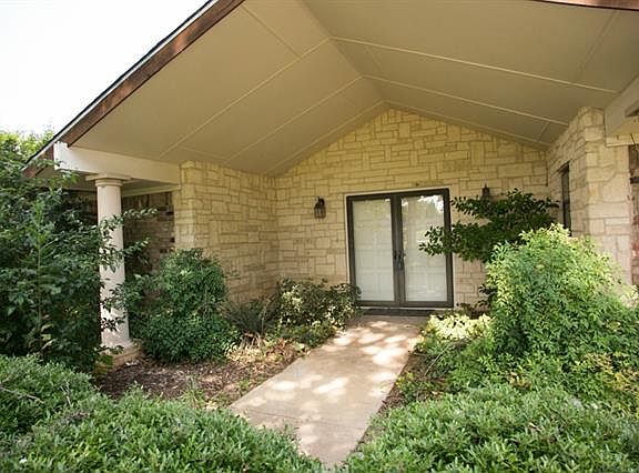 2nd image of 100 Meadow Knoll Dr