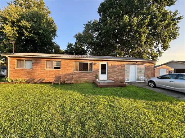 2407 Hanvey St, Belpre, OH 45714
