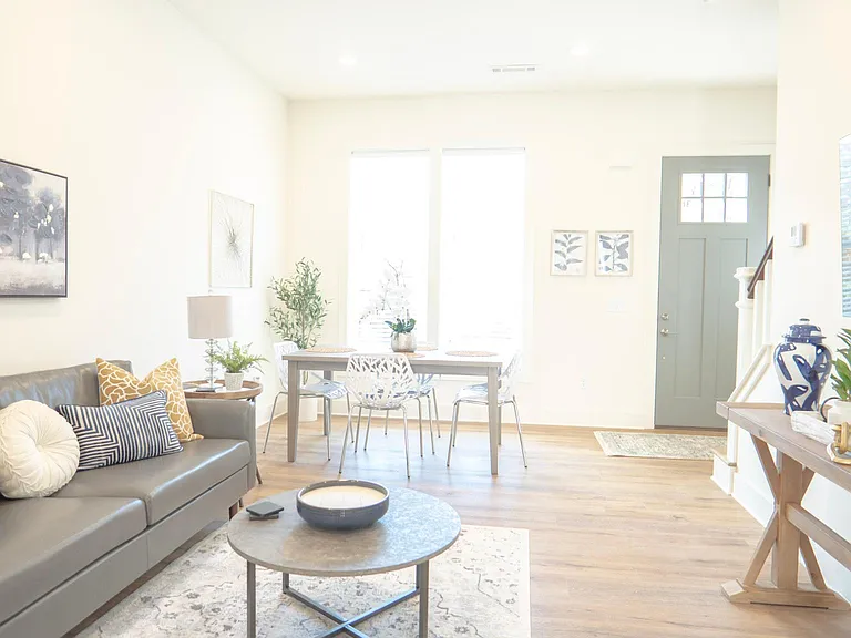 356 S Hill Ave — Photo 6