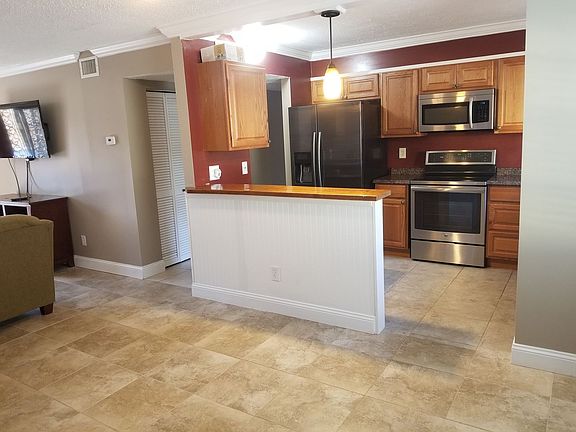 4th image of 216 Glenview Blvd APT 104