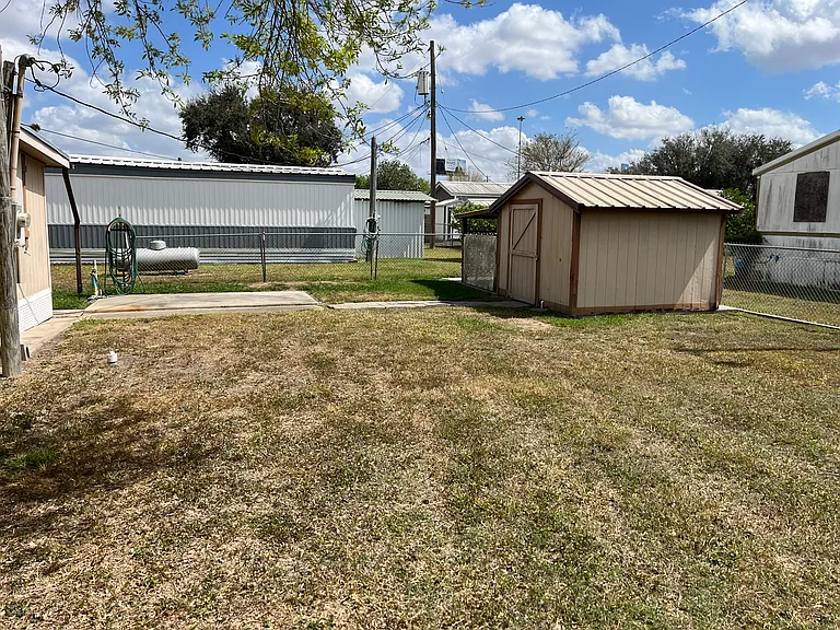 14610 Oak St — Photo 7
