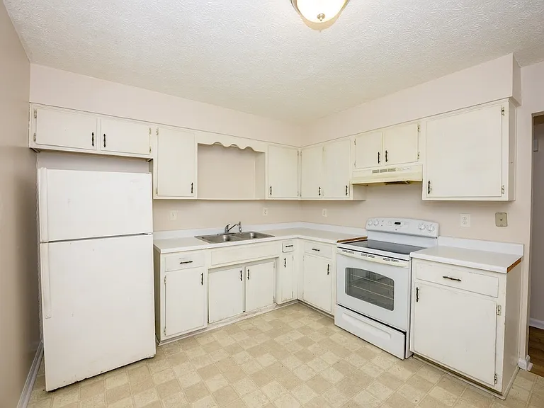 244 Pinewood Dr #4 — Photo 7