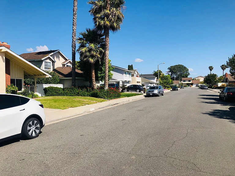 4321 Pioneer St — Photo 30