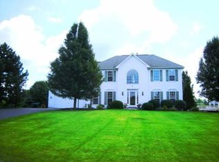 14 Mildenhall Rdg, Fairport, NY 14450