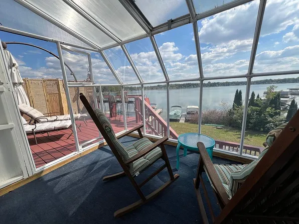 11071 Silver View Ct, South Lyon, MI 48178