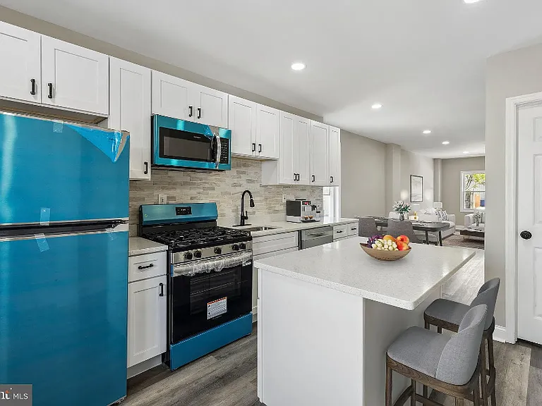 724 N Curley St — Photo 8